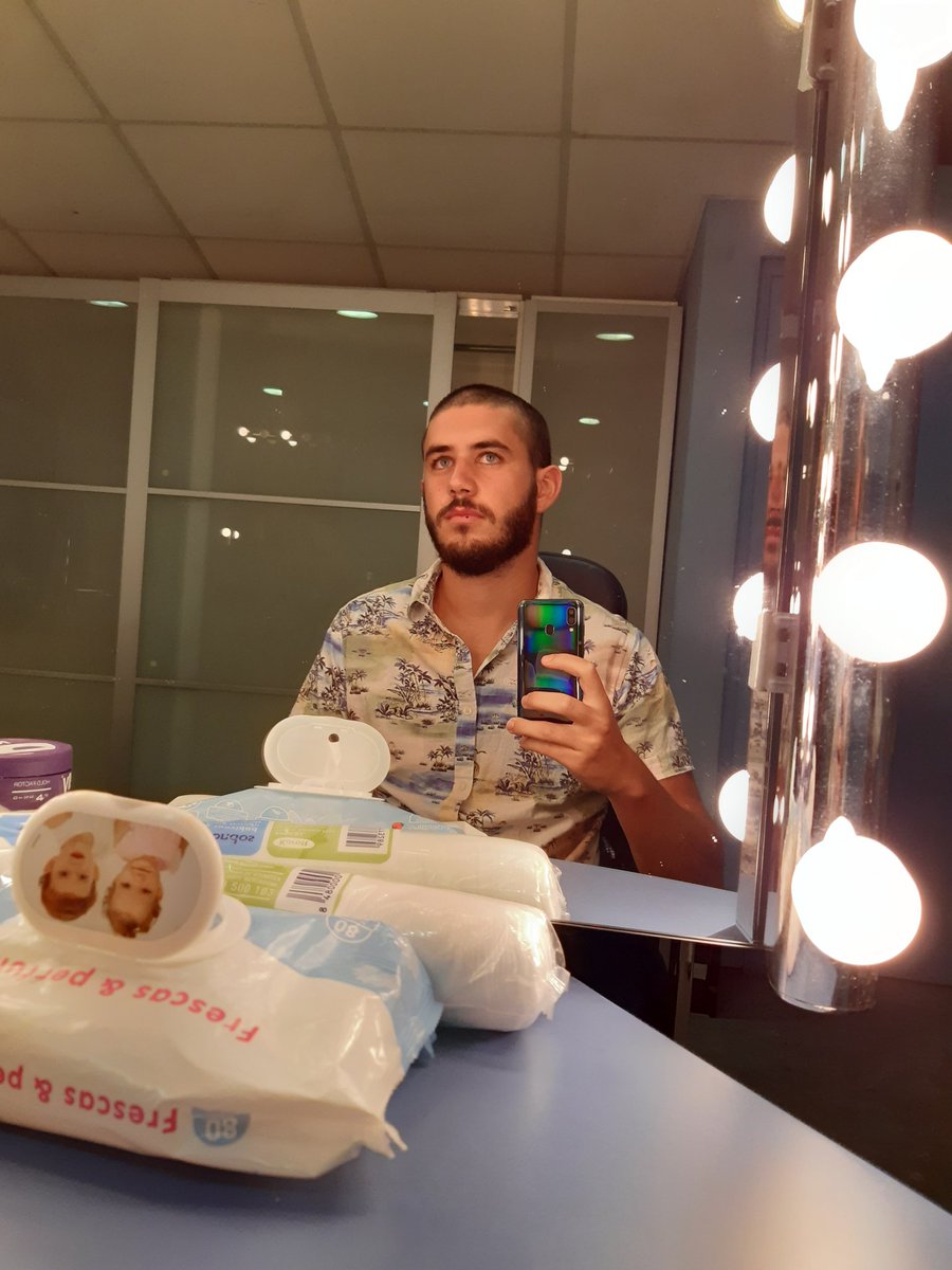 Matteballester's tweet photo. @JoEnSeMesIB3 @davidordinas @IB3televisio
I avui arriba es punt i final d'aquesta setmana plena de rialles i bon rollo i algun que altre pulsador romput... (ja me passareu sa factura)
Avui serà un dia únic.
#limonchelos #boncops #vuitenters https://t.co/cMxFLOZwtN