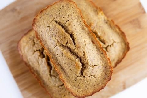 EarthFedMuscle's tweet image. Need to switch up your Banana Bread recipe? Try these mini loaves of Vanilla Protein Banana Bread to fuel your day! buff.ly/2MnQHdW #proteinbread #proteinrecipe #bananabread