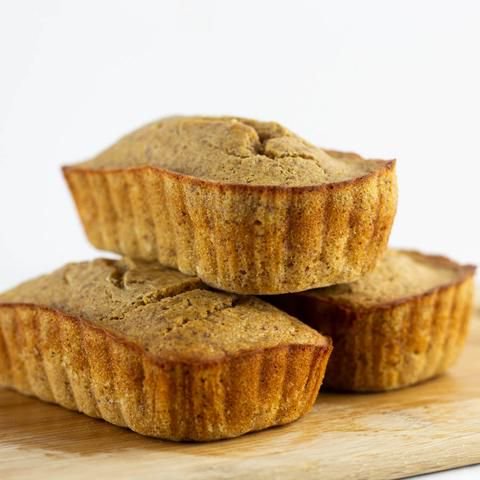 EarthFedMuscle's tweet image. Need to switch up your Banana Bread recipe? Try these mini loaves of Vanilla Protein Banana Bread to fuel your day! buff.ly/2MnQHdW #proteinbread #proteinrecipe #bananabread