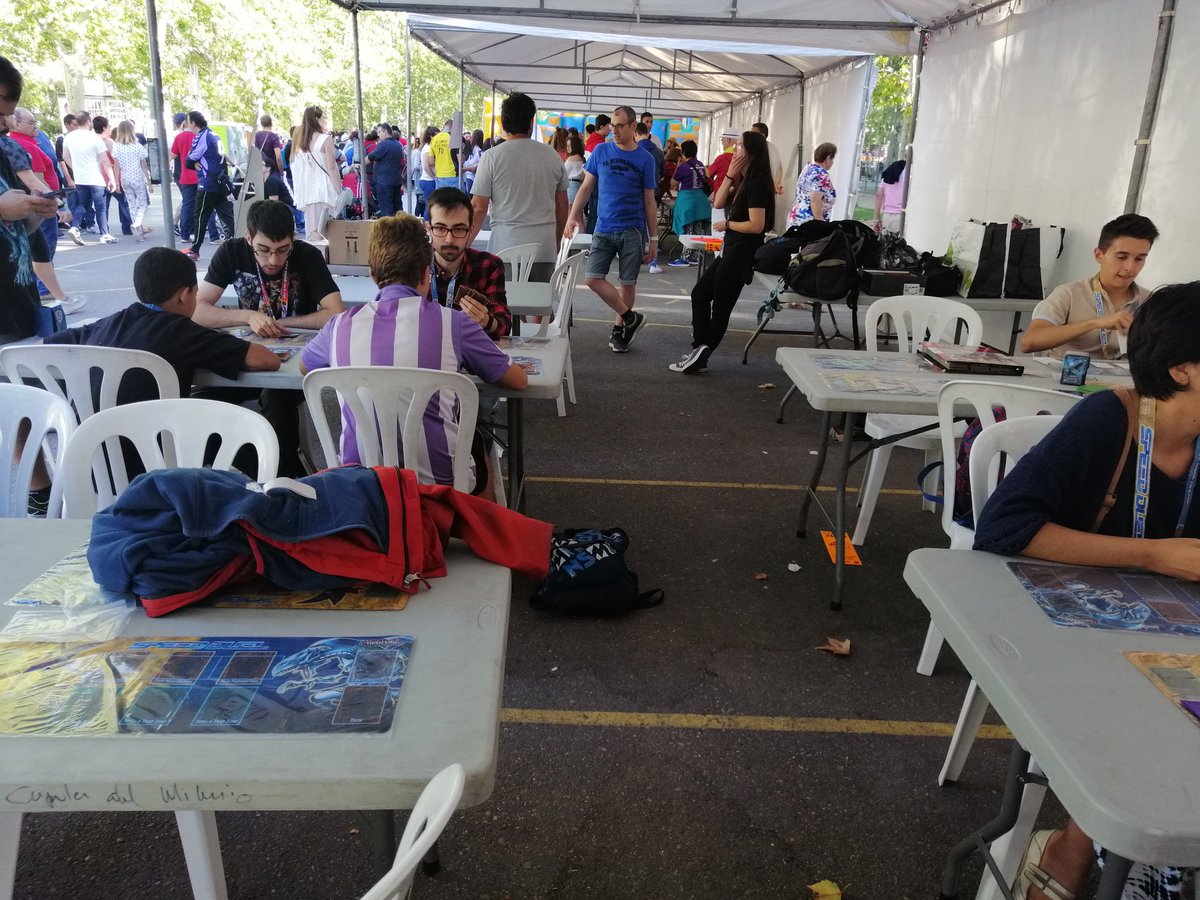 TheDuelistDojo's tweet photo. Os traemos las fotos de el evento organizado el pasado domingo #EscuelaDeDuelos, gracias a @KONAMI_ES y @DevirIberia por el material cedido!
Pasamos un día divertido enseñando  y con ganas de preparar algo más grande el año que viene https://t.co/A32pDjGJXW