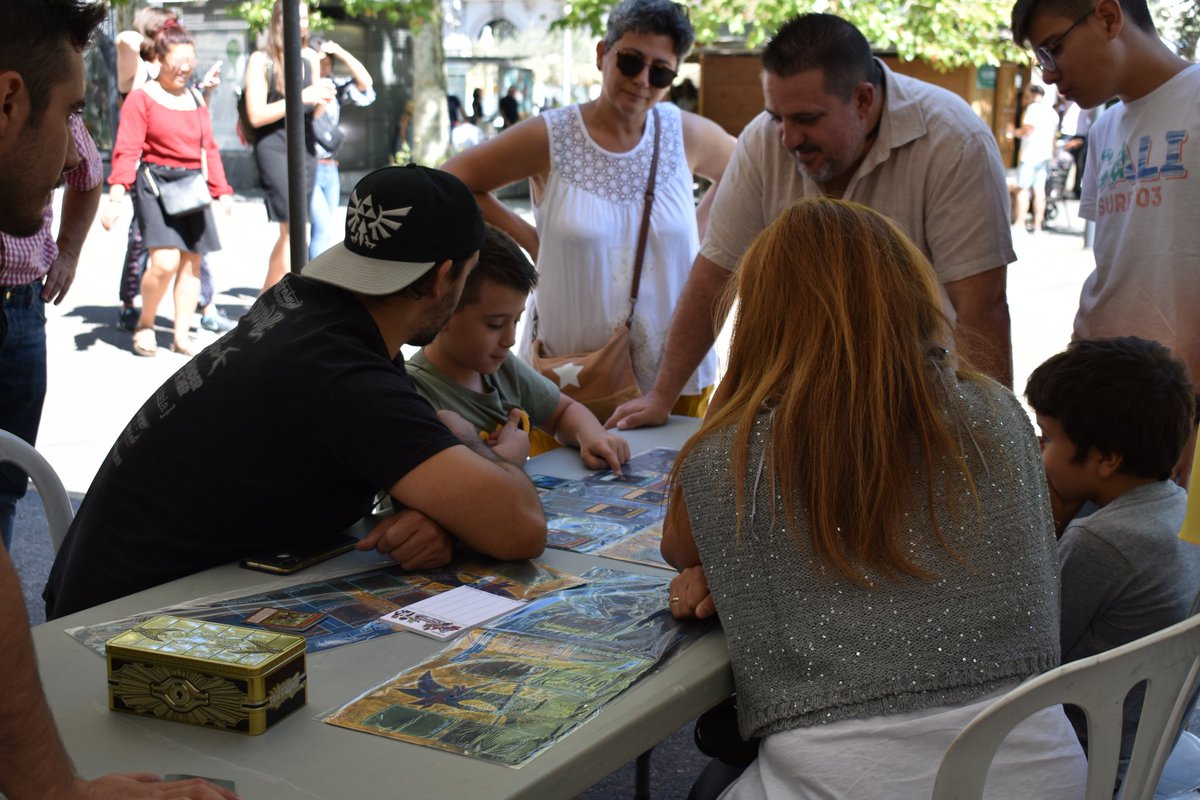 TheDuelistDojo's tweet photo. Os traemos las fotos de el evento organizado el pasado domingo #EscuelaDeDuelos, gracias a @KONAMI_ES y @DevirIberia por el material cedido!
Pasamos un día divertido enseñando  y con ganas de preparar algo más grande el año que viene https://t.co/A32pDjGJXW
