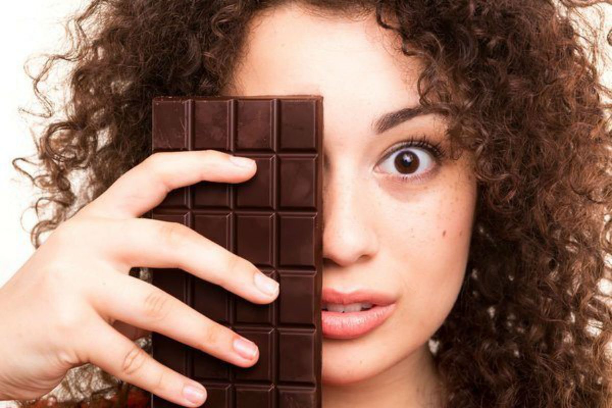 Dermedica's tweet photo. Si, el consumo de #Chocolate estimula células proinflamatorias, sin embargo no es tan perjudicial para la piel. Y para probarlo, hablaremos del mito más conocido sobre el mismo: comerlo causa la aparición de #acne #DíaInternacionalDelChocolate #DermaBlog https://t.co/Je04drOiDj https://t.co/W80yKmiW0P