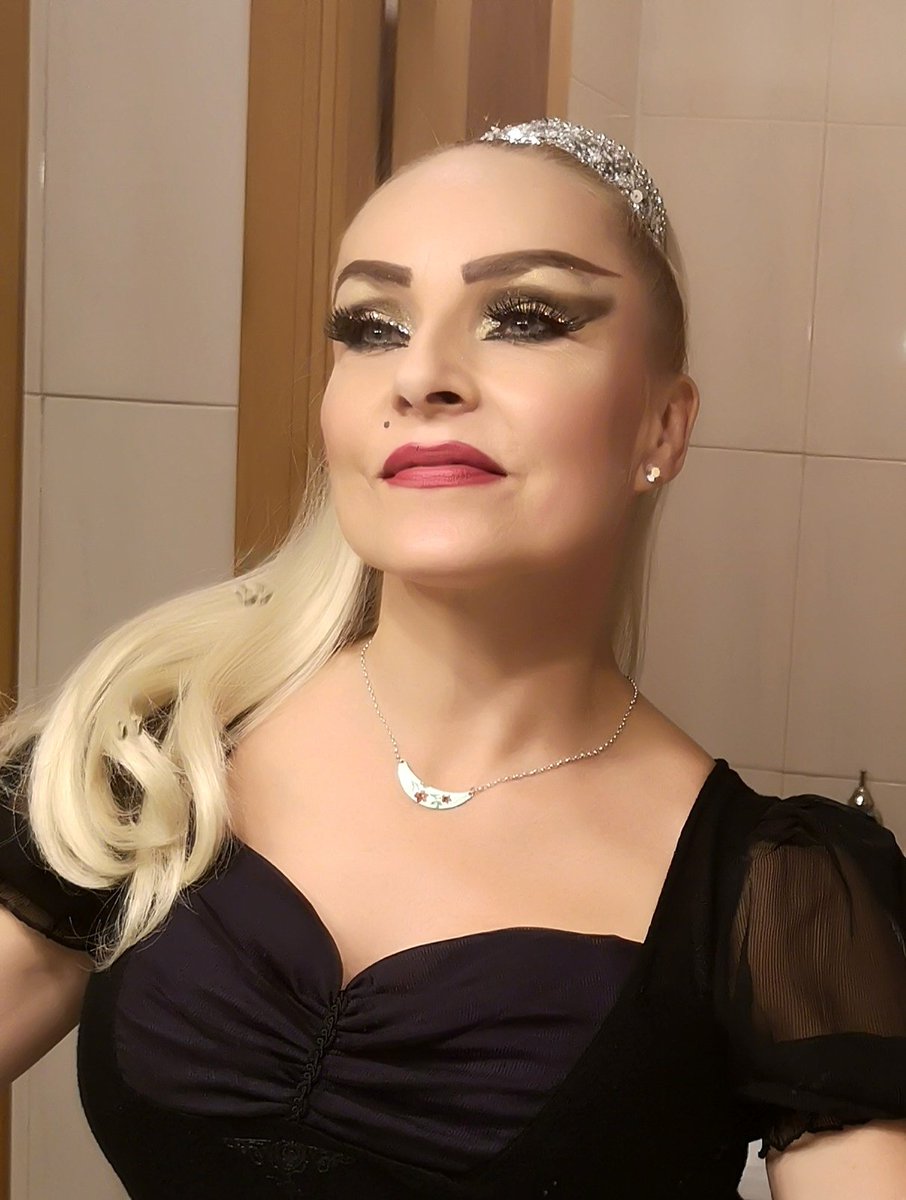 jodiejackson201's tweet photo. Ibiza, round 2 ready to go and perform, gonna try drowned these storms 🌩️⚡🌨️🤣🎉 #missmadonna, #ibiza, #tributeparty, #popeyes, #escanar https://t.co/EUZaNZBRWY