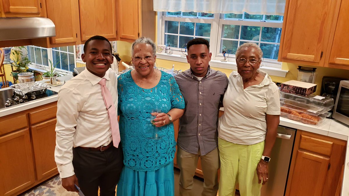 ItsOrderMySteps's tweet photo. Students, it's time to review your course calendar for your last day to:
Wait-list a class
Add or delete a class
Pictured U of Maryland freshman #OMSsuccess Shayne Richmond #STR00 @thatkidshayne and UMD grad Everett Richmond #EER95 @_EVEYYY
College edu Friday13th FreebieFriday https://t.co/1zHxkvYCTl