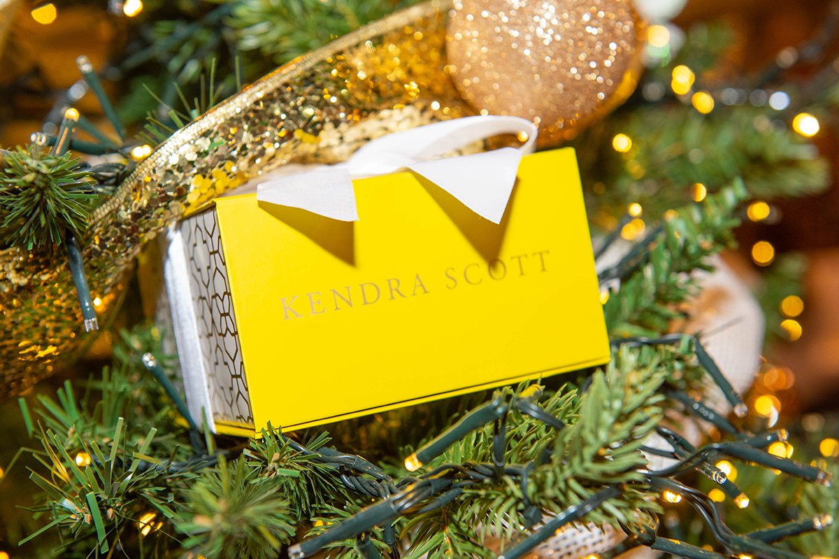 NutcrackerMkt's tweet photo. Back by popular demand is the @KendraScott Jewelry Pull only at the 2019 Wells Fargo Preview Party! Tix are $100 &amp; includes jewelry, an ornament, custom calligraphy &amp; discounts at the Kendra Scott booth #508. All proceeds benefit Houston Ballet. To purchase tickets: 713-535-3231. https://t.co/ywYzzSXsZ2