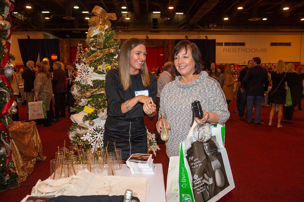 NutcrackerMkt's tweet photo. Back by popular demand is the @KendraScott Jewelry Pull only at the 2019 Wells Fargo Preview Party! Tix are $100 &amp; includes jewelry, an ornament, custom calligraphy &amp; discounts at the Kendra Scott booth #508. All proceeds benefit Houston Ballet. To purchase tickets: 713-535-3231. https://t.co/ywYzzSXsZ2