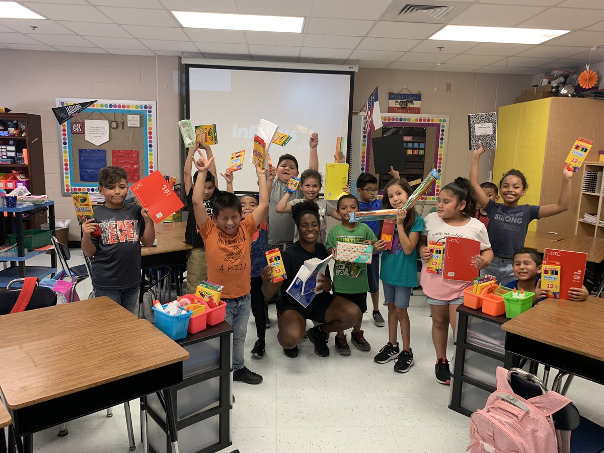 ZYDST_'s tweet photo. Chapter President Deja Keys delivered school supplies from the “Back 2 Life, Back 2 Reality School Drive II” to Gilbert Elementary this afternoon. Special thanks to all of the @uiwcardinals students, faculty, & Sorors for their contributions! #ZYMADE 🐘🔺 https://t.co/iTD8rXQMde