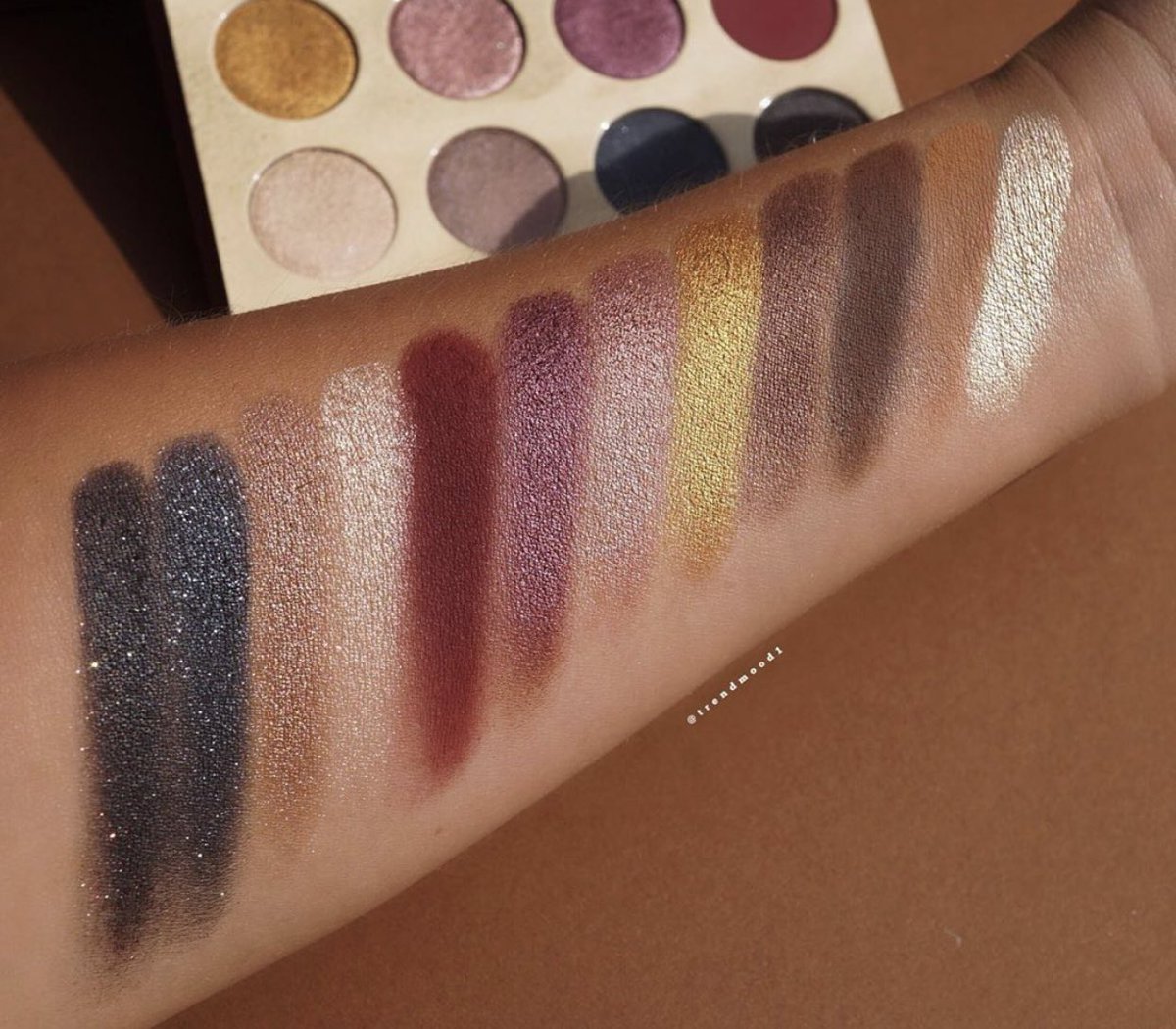 Trendmood's tweet photo. #SWATCHES Available Now! 🚨LINK ➡️ https://t.co/SPVSQtNMXy Online @kkwbeauty NEW! Collaboration 💗✨  #kkwbeauty @kimkardashian x @winnieharlow #kkwxwinnie #winnieharlow https://t.co/bRQCeAQsoU