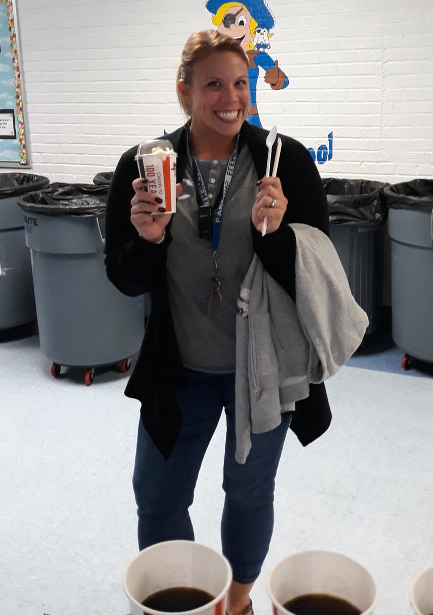 villak_villa's tweet photo. When you get a Friday, the 13th and a Full Moon on the same day, you make it a float day. Root Beer Floats make everything better! #floatday #ParsonsSpark #GSDSecondWeek https://t.co/N2oPCiGCGm