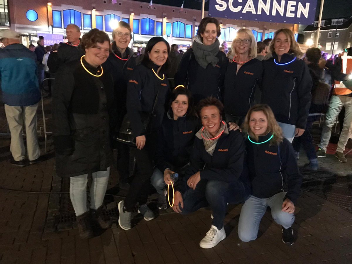 GeazijlstraM's tweet photo. Samen met collega's @RaboAssenND meedoen met @MidnightWalk2 #trotse sponsor https://t.co/y0Fssynrq9