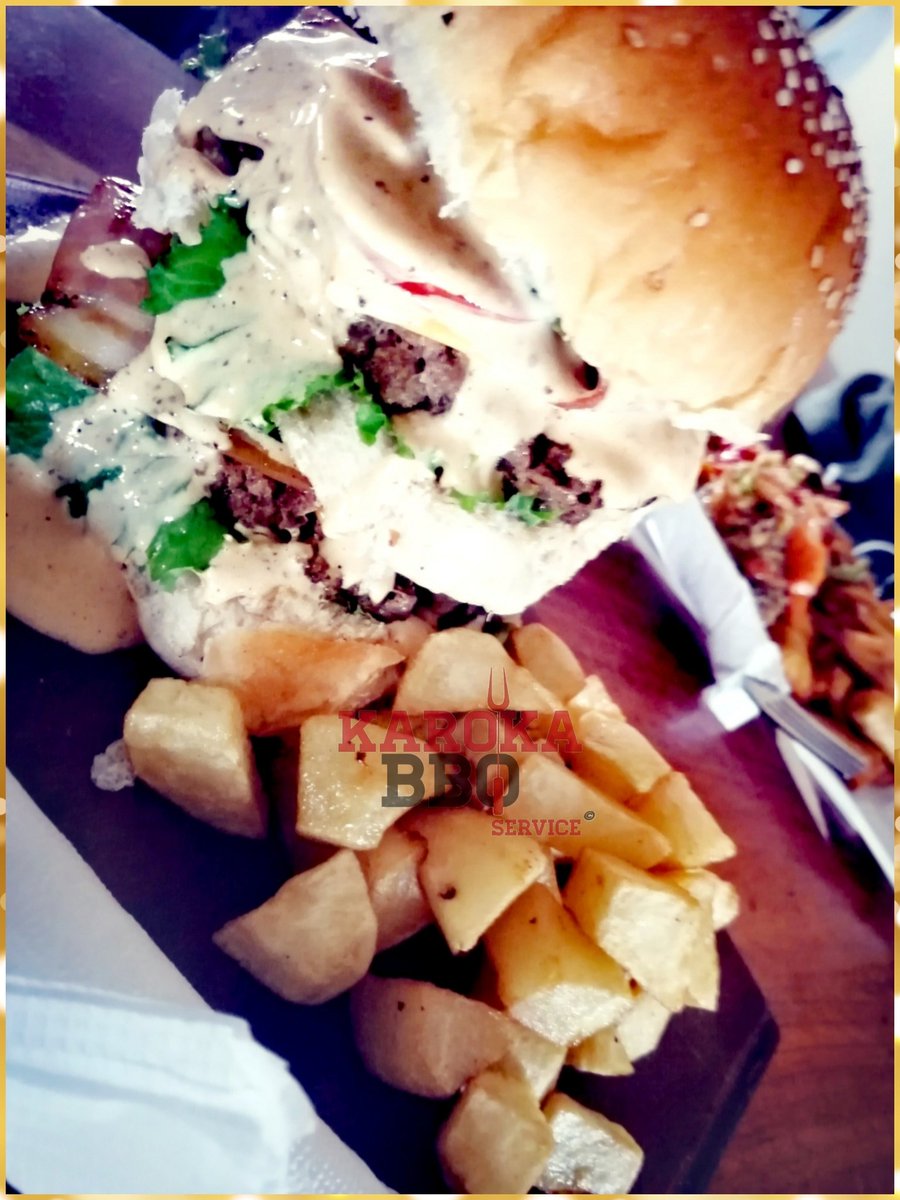 Karoka237's tweet photo. 🚨🚨NO COMMENT 🚨🚨 just #hamburger_moster 😳.
#youneedit #camburger #karoka237 #karaoke #funadvisor #kathalog1 #hamburger #junkfood https://t.co/qRl9LQxnwW
