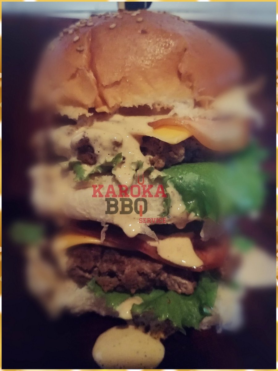 Karoka237's tweet photo. 🚨🚨NO COMMENT 🚨🚨 just #hamburger_moster 😳.
#youneedit #camburger #karoka237 #karaoke #funadvisor #kathalog1 #hamburger #junkfood https://t.co/qRl9LQxnwW