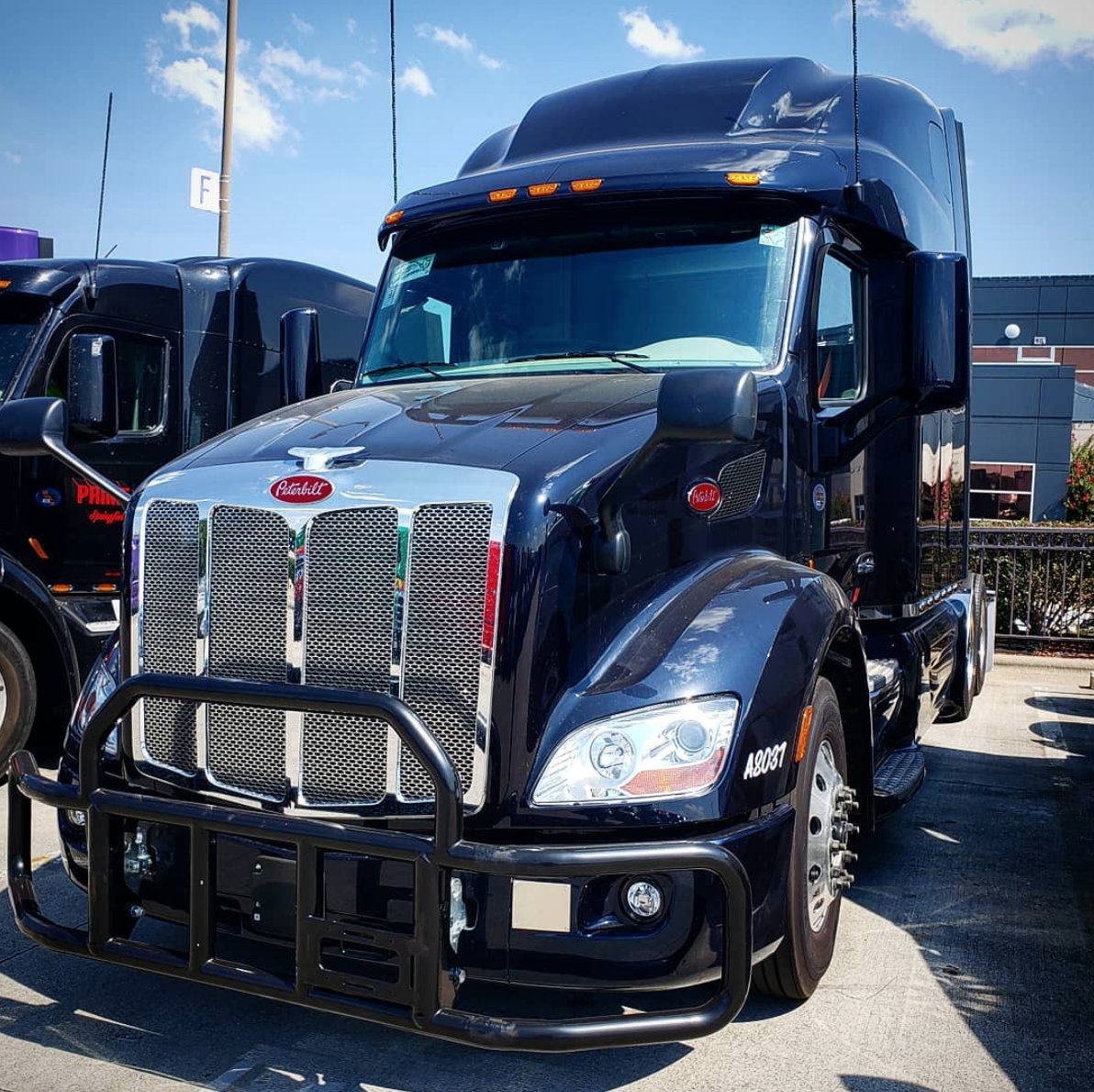truckingcanada's tweet photo. Check out this 2020 579 Peterbilt Ultraloft. 😎😎
📷 by Woodythetrucker

#579Peterbilt #trucker #driver #truckers #trucking #truckingindustry #showtruck #semitruck #18wheeler https://t.co/Bj0bVMisDP