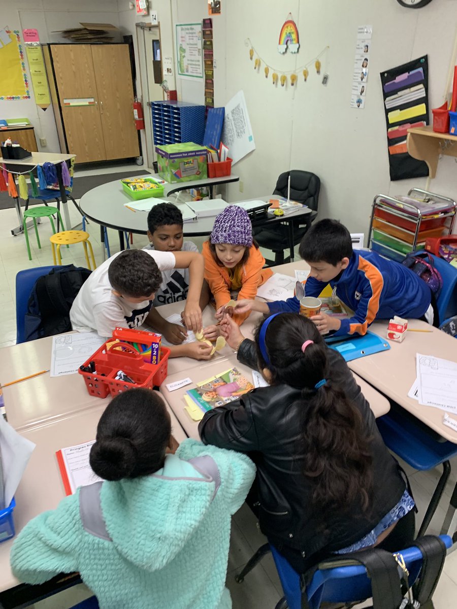 RosaCoss1's tweet image. Have you tried the #pringlechallenge?  A little fun STEM Challenge before our Map Reading Test @GuilfordEle #gatorsdeserveit20