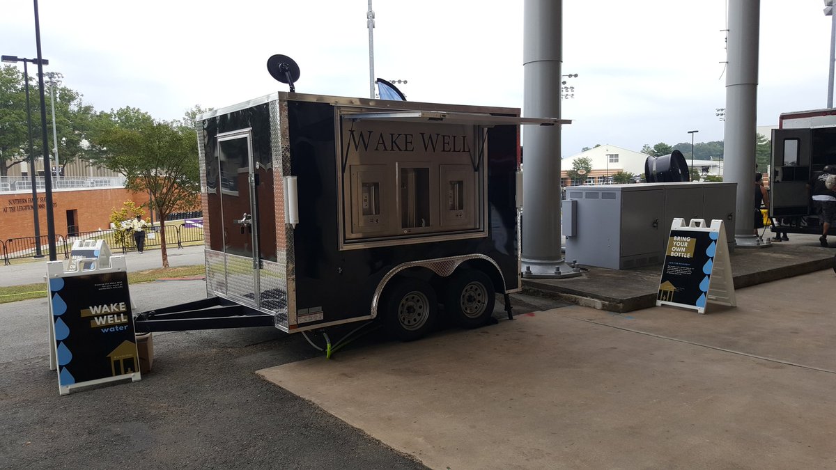 sethlooney's tweet photo. The Wake Well is ready for WF vs UNC! Lets go Deacons!
UTD! #WakeWell @wfufacilities @SustainableWFU @DemonDeacons https://t.co/lkdyq1Bxcv