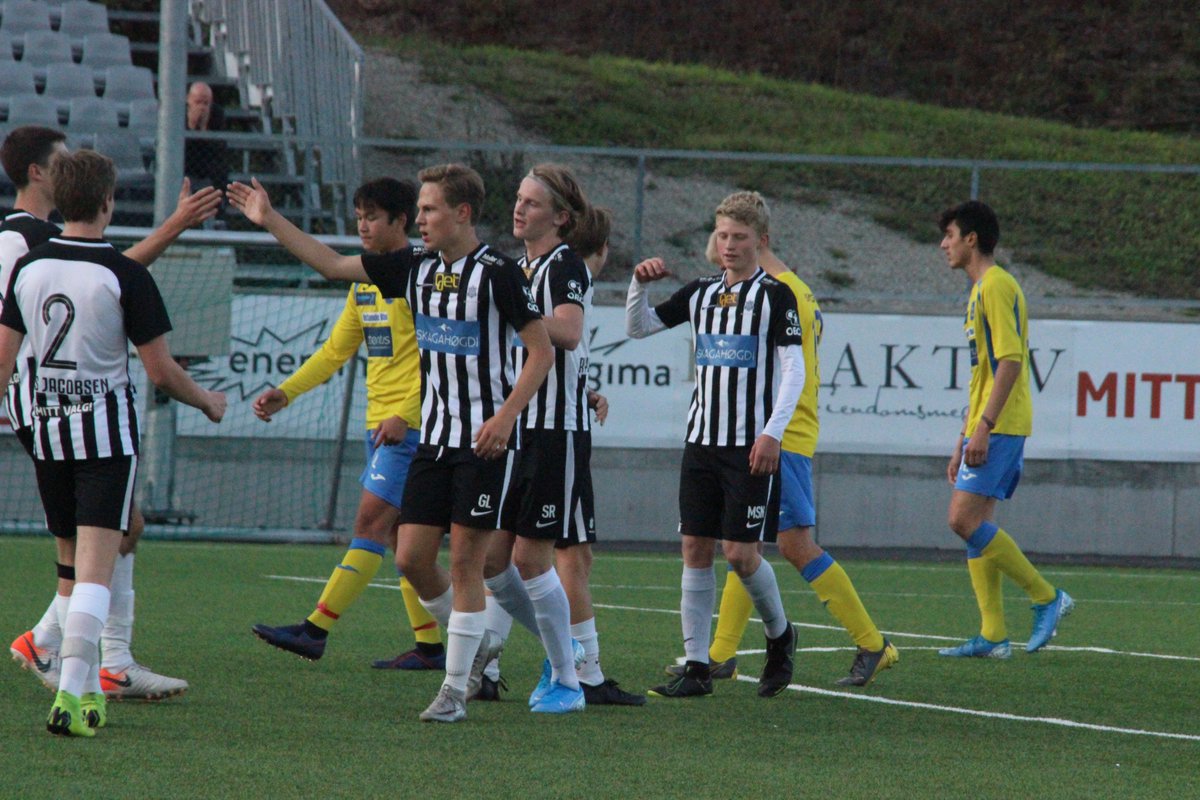 torery's tweet photo. G15 IK-kval: Asker-Ski 4-1
Mål, Asker: Diart, Goran, Sivert og Magnus. 
Solid kamp av Asker, som inntar tabelltoppen. 
Ny kamp allerede tirsdag kveld, hjemme mot Bærums Verk Hauger.
@AskerFotball https://t.co/qWK5Jbhtsh