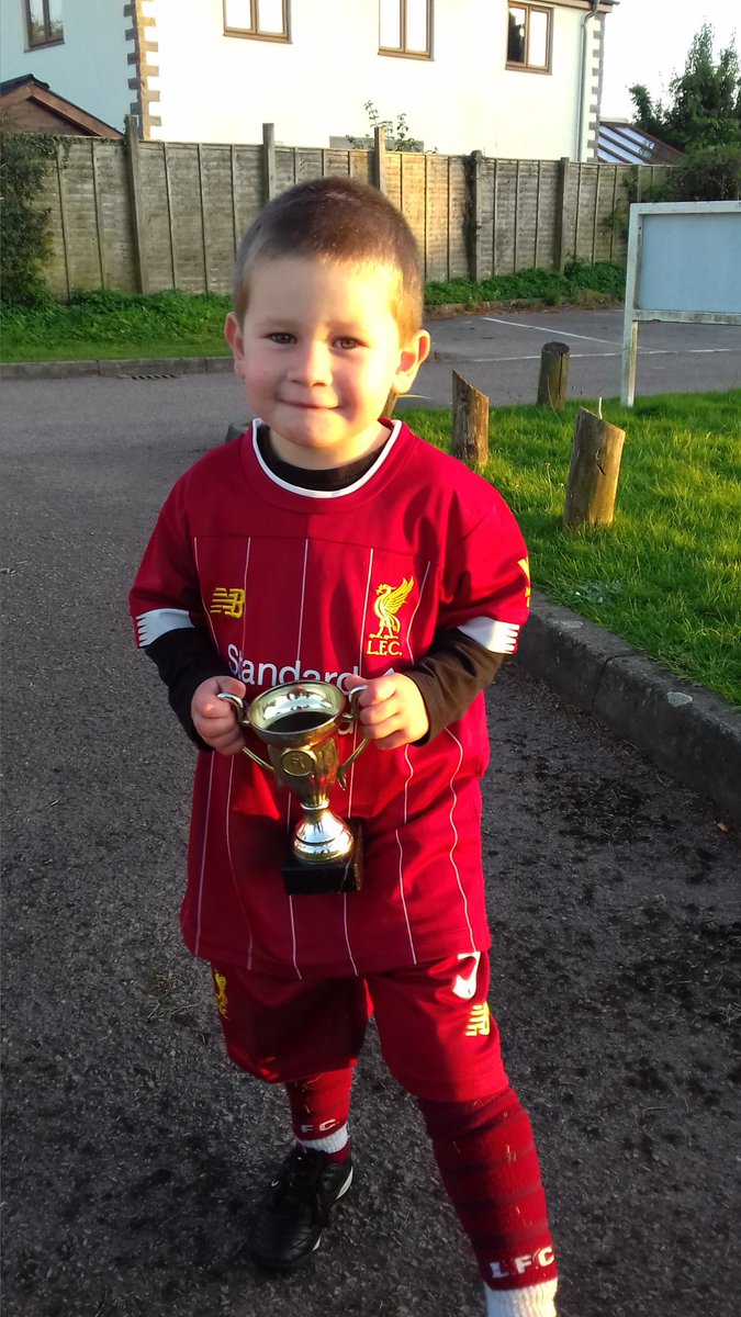 GaryHurcombe's tweet photo. Our youngest BAFC player @BroadwellYouth wins trophy at under 5's training tonight. 
Oliver Roberts.
More trophies than his uncle @Mattfoxwell1 already.
Credit to coach @Winniejosh for his commitment to this age group.
#future is bright at the well
@dezyroberts @BroadwellAFC https://t.co/Tq0QJeBM0U