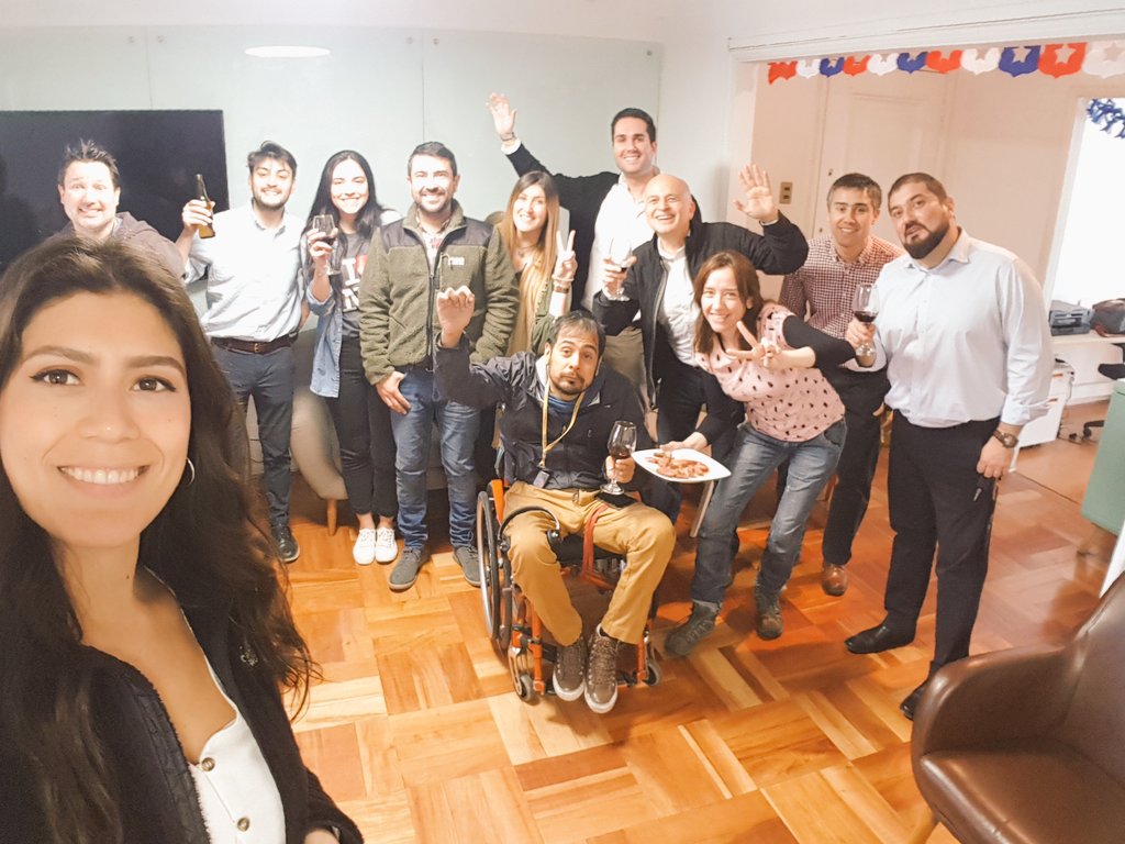 ¡Esperamos que tengan unas buenas #FiestasPatrias! Nosotros celebrando un #18colaborativo junto a nuestros amigos de #Populus #Miope  en <a href="/EmpreConsciente/">Empresas Conscientes</a> 🇨🇱🍷