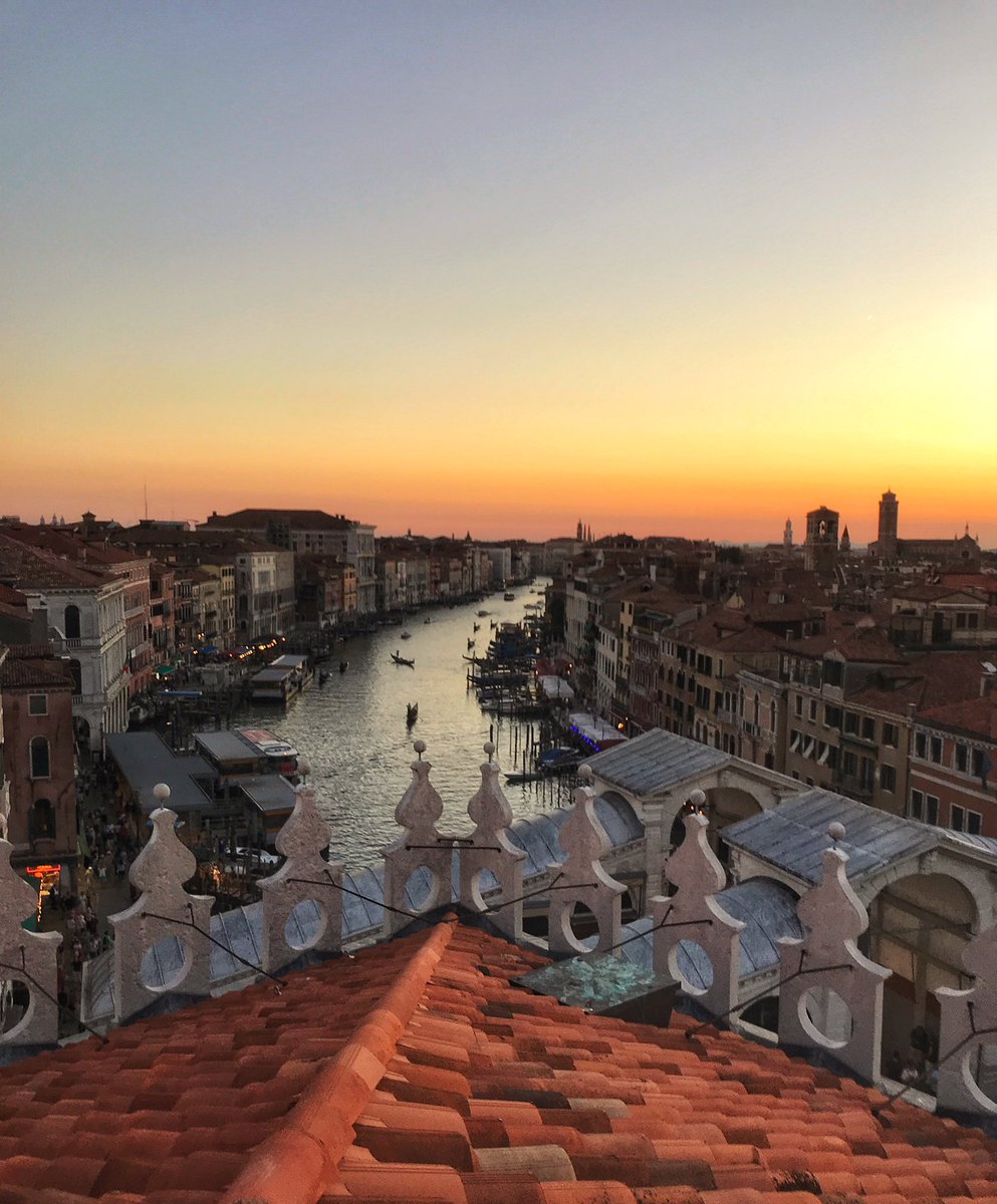 MicheleDaCol's tweet photo. C’è canale e canale ... #Venezia #venice #fondaco https://t.co/6nRJC30eLx