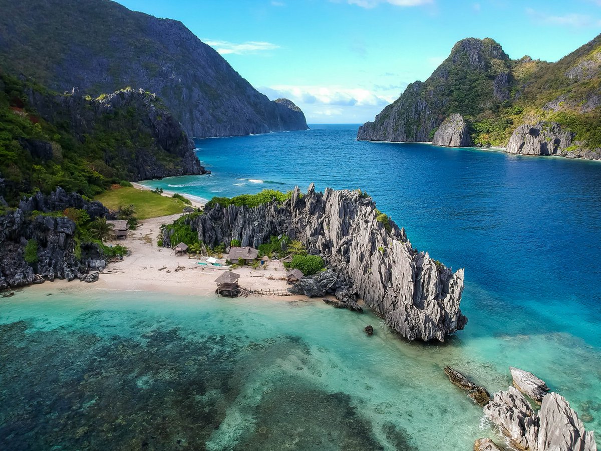 AmplifyTravel's tweet photo. Mountains and blue water oh boy!
#letsgo #amplifytravel #paradise #ig_naturelovers #igtravel #igdaily #happyplace #ig_color #travelblog #lounge #chill #sleep #play #nomad #digitalnomad #blueskies #green #secluded #secludedbeach #travelblogger #bluewater #blueskies #igers https://t.co/k82NSb1OAI