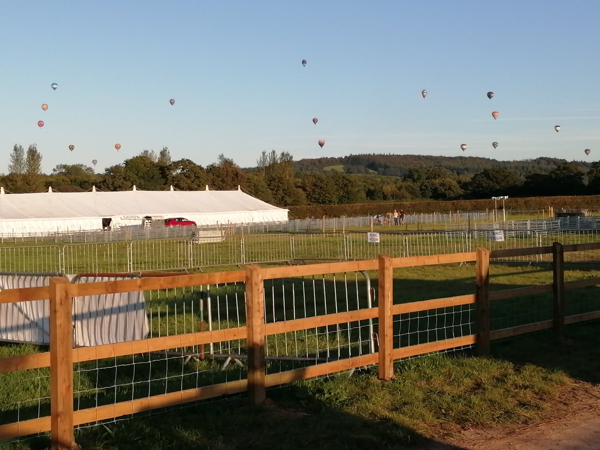 pamwillswhere's tweet photo. Beautiful evening setting up at Frome Show with @RABIcharity https://t.co/gFLbeuPSn3
