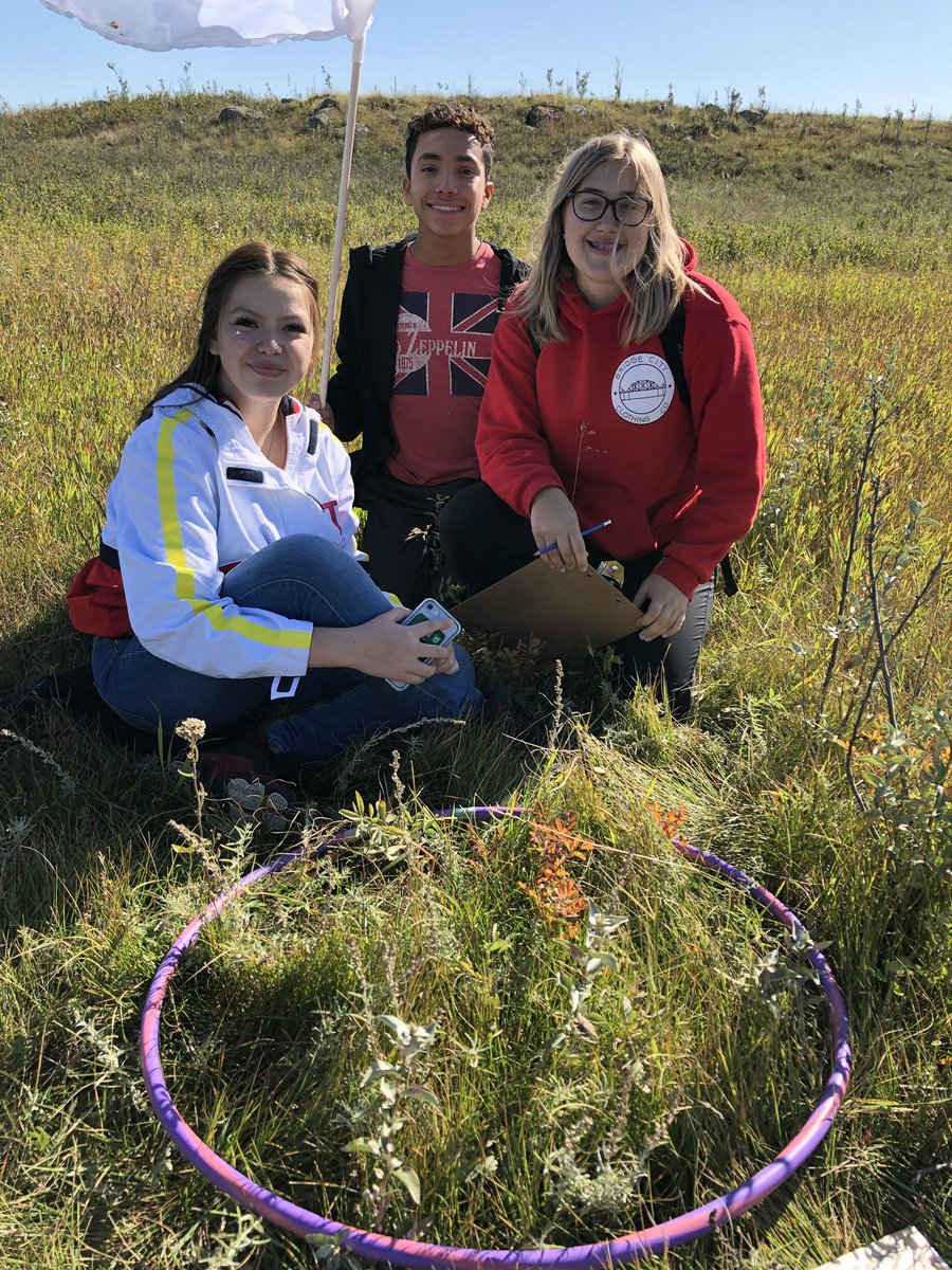HSAatBJM's tweet photo. It was an amazing morning at the @Meewasin NE Swale. What a special place to preserve!@MrsARegier Science 10H students explored biodiversity, Indigenous Ways of Knowing & sampled populations. A big thank you to Kelly & Beth for joining us! #yxescience #sustainability https://t.co/jFyNJkyFfO