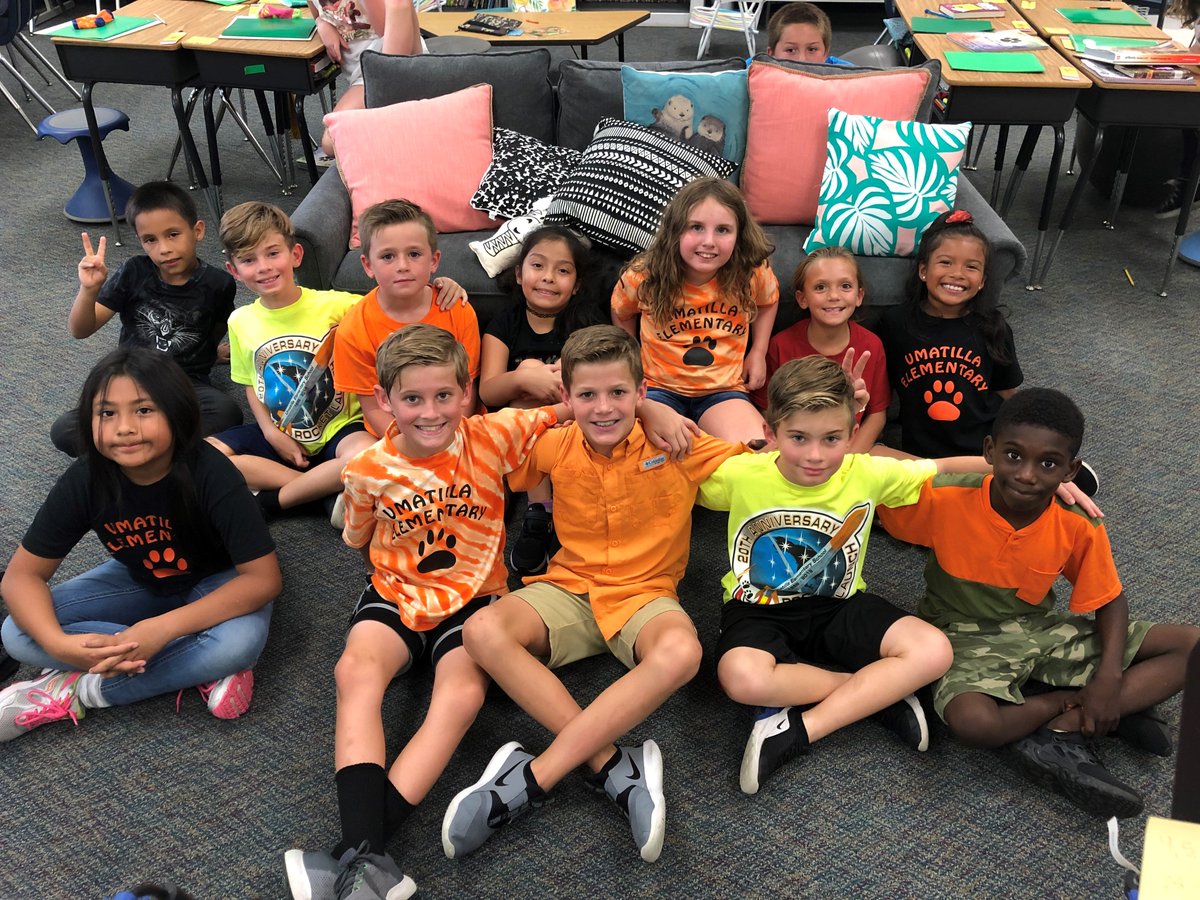UmatillaElem's tweet photo. UES students and staff rocking our school colors as we continue Attendance Awareness Week. #BulldogPups #AttendanceAwareness #WeBelongInSchool @UmatillaElem  @lakeschools https://t.co/PEHTMZiUUh
