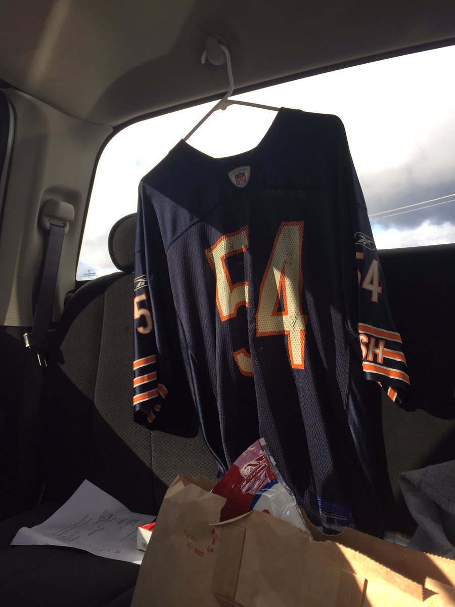 timhoth's tweet image. Headed out from Portland to Denver to see my @ChicagoBears play. Fiancé is joining me for her first game as a bears fan! I’m ready for @FiftyDeuce and @The_Dream99 to put on a show #Bears #BearDown