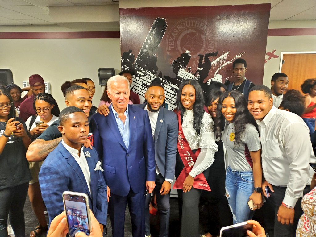 ashlyn_lexi's tweet photo. Candidate Biden generously takes photos with Miss TSU and a few Texas Southern University students! 
#JoeBidenTSU #memories #exciting #Houston https://t.co/9BOdHXU4i2