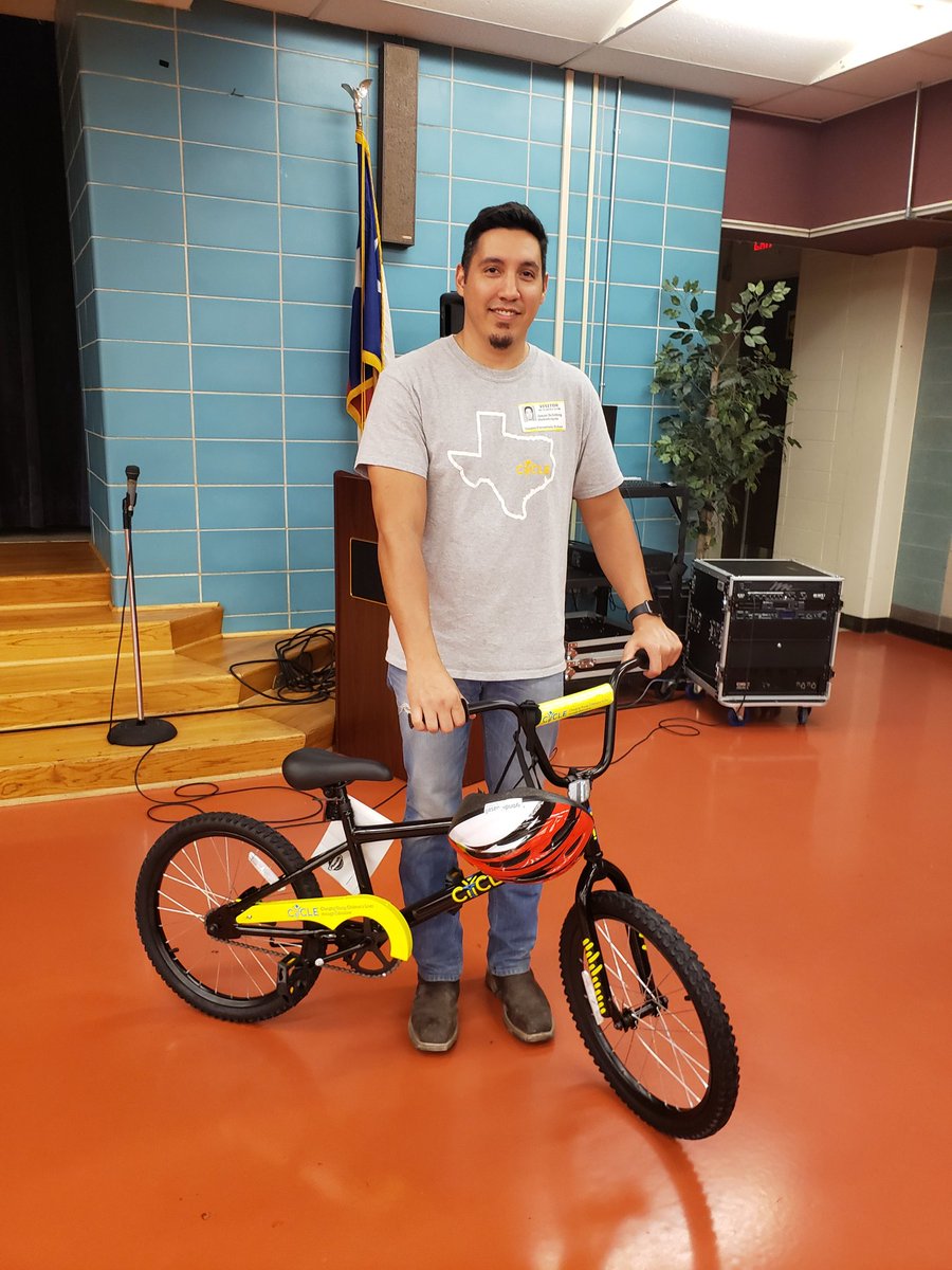 Youens_Gators's tweet photo. Our 2nd grade st's are excited 2 begin working on their reading goals in hopes to receive a bike donated from @CYCLEHouston ! Thank U 4 selecting our school! Our #cyclehouston rep is actually a Youens' student. #missionpossible #aliefmission #OnceAGatorAlwaysAGator @AliefISD https://t.co/z2qBamlekK