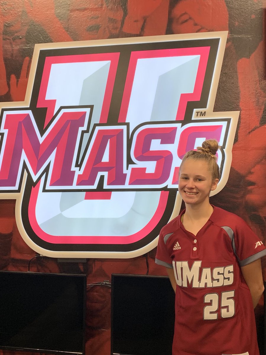 Suggsyrn's tweet photo. Couple of my Favorite Outtakes from today’s pictures with the #2020commits at UMASS Amherst Softball 🥎 #mompics #nailedit I think Miss Payge is going to LOVE it here ♥️🥎 @QSuggs @psuggs16 #softball https://t.co/sZMSyHnIUj