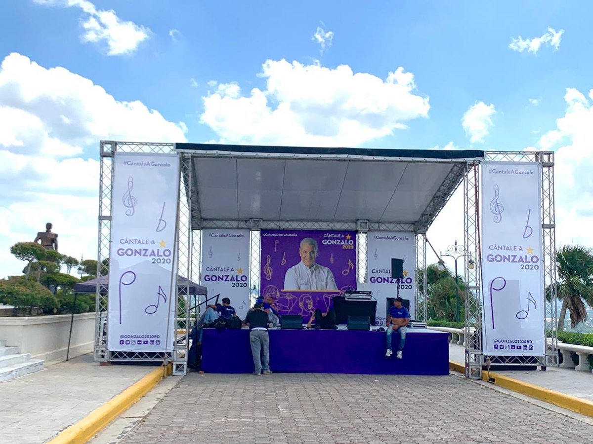 LucienneCarlo's tweet photo. Pero esto es INCREÍBLE .... ARRIBA EN EL MONUMENTO??? Donde ni siquiera un polo de protesta podíamos subir!! 🤬🤬🤬 AVASALLANDO GONZALO!! Así si es bueno .. YO NO LO PUEDO CREER https://t.co/ZHqBeD5h9b