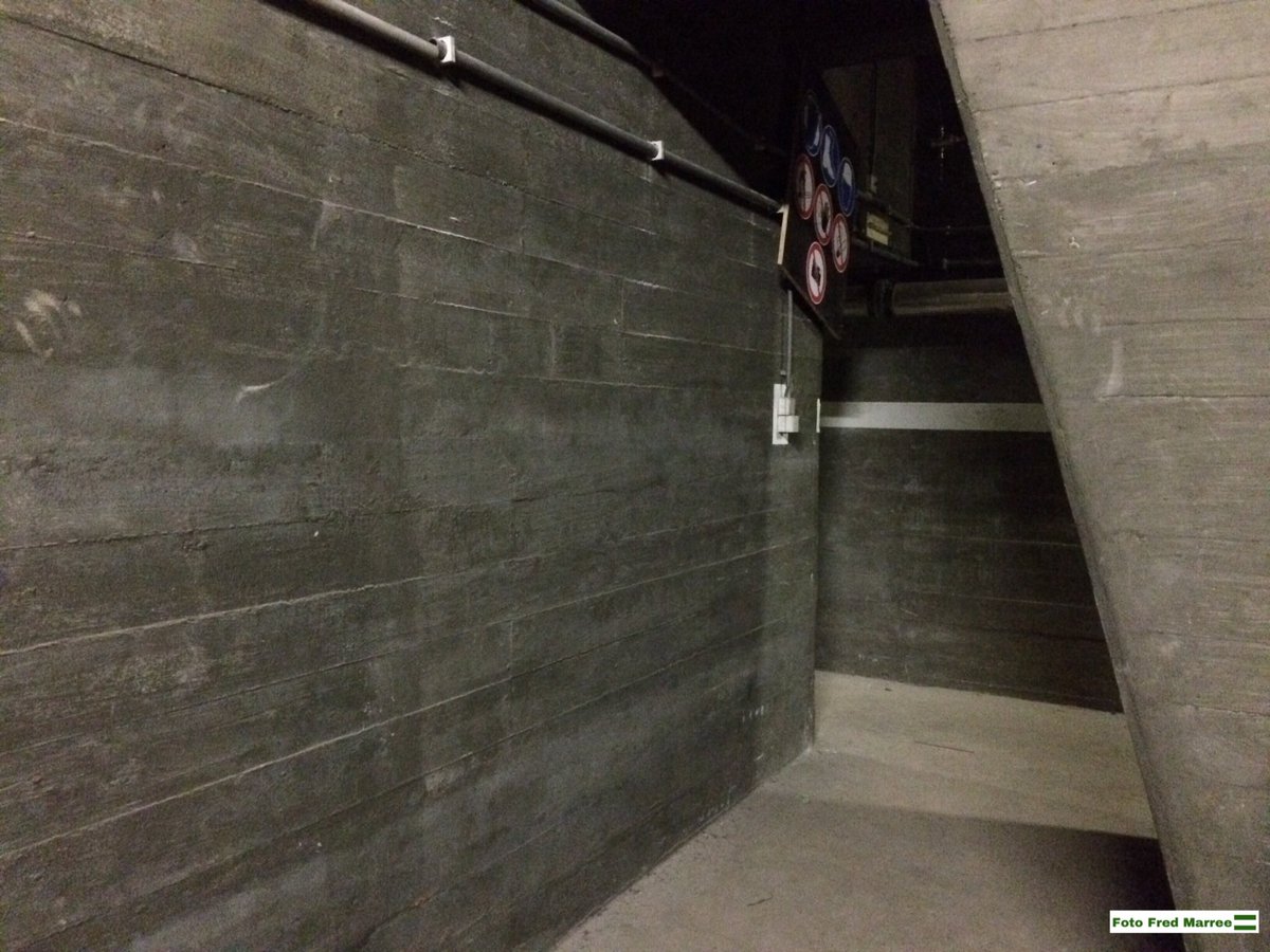 FredMarree's tweet photo. @maastunnel010 Op de eerste #openmonumentendag 2019 mag ik als gids het spits afbijten in de #Maastunnel.
Bij de rondleiding bekijken we de oude ventilatoren, de machinekamer van de roltrappen en verborgen ruimtes in ‘t gebouwencomplex. 
*De Maastunnelrondleidingen zijn volgeboekt
#omrotterdam https://t.co/IMxP9DYDH7