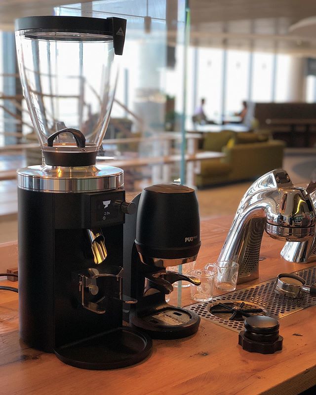 triangle_coffee's tweet photo. It’s not Christmas yet, but our new @mahlkonig E65s showed up today and it sure did feel like it. This thing is pretty to look at and even better to use. https://t.co/Za65QuBwhU