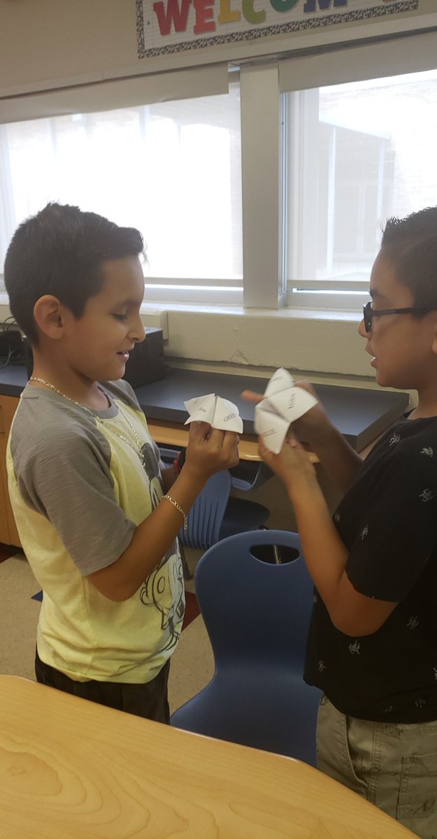 virgie295's tweet photo. Learning about the 7 habits and how Chef Roy Choi was Proactive. We even sampled some Kimchi and made a fortune teller. #the7habits  #jje #cisd @MrsBHammond87 https://t.co/YY0EagRBvU