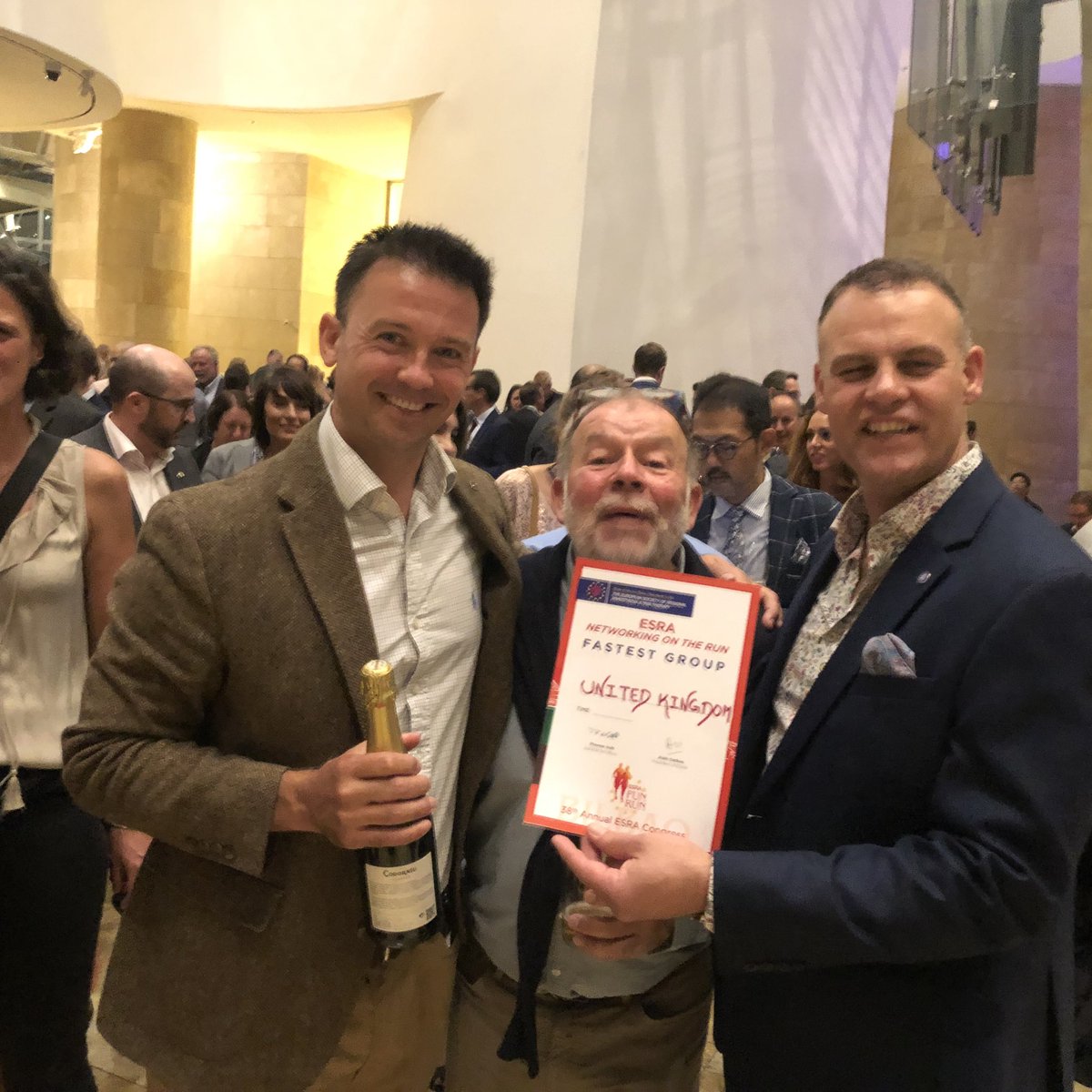 The UK won the #esra2019 fun run ! No-one went to collect the prize so <a href="/docmorne/">Morné Wolmarans</a> and I took on behalf of <a href="/RegionalAnaesUK/">RA-UK</a> even though we must have finished near the back of the field 😂😂 Perhaps it was <a href="/mjoldman/">Matt Oldman</a> and <a href="/annaesthetist/">Anna Cormack MD FRCA LLM</a> who helped push up the UK ranking 🤷‍♂️🤪😂