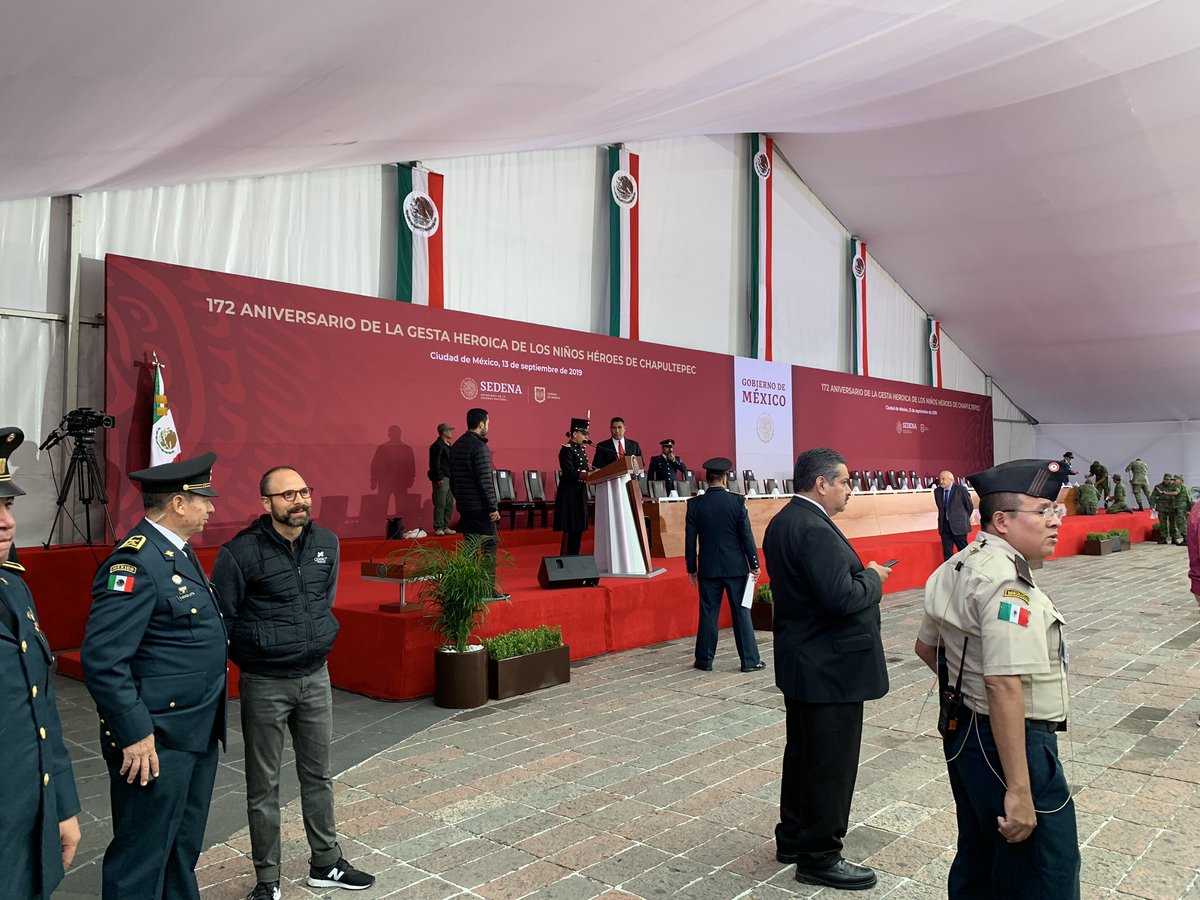 QuattroProducs's tweet photo. Nuestro Director General @LuigiBalestra el día de hoy en el evento Marcha a la Lealtad para nuestros altos mandos en el Altar a la Patria del Bosque de Chapultepec 

#RentadeEquipo #ProducciondeEventos https://t.co/GiYzfjUrtK