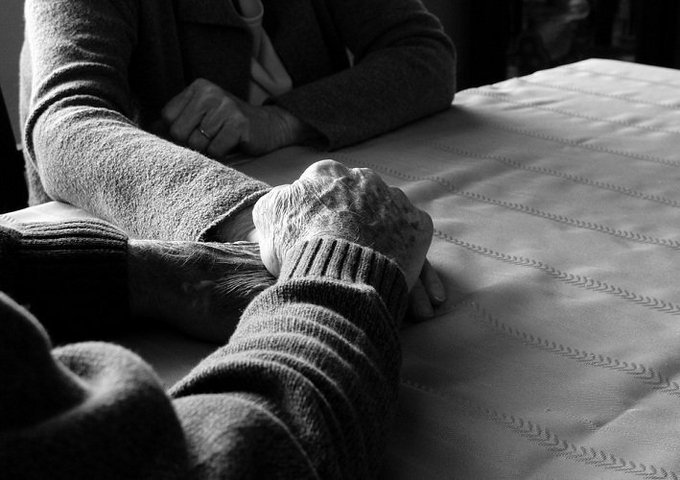 #الرجوله_تحتاج الناس ليسوا بحاجة للنصح دائماً ..
فأحياناً كل ما يحتاجونه هو يد تمسك بهم .. وأذن تستمع لهم .. وقلب يستوعبهم 💙