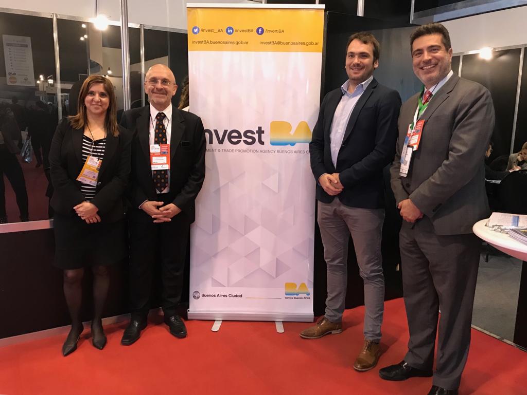 invest_BA's tweet photo. Esta semana numerosas empresas locales pudieron conocer las últimas tendencias del sector y las oportunidades comerciales que existen en la región en #EXPOFYBI, donde se reunieron con potenciales clientes para expandir sus negocios de #BAalMundo 💪🌎. https://t.co/r49VLUX0Ze