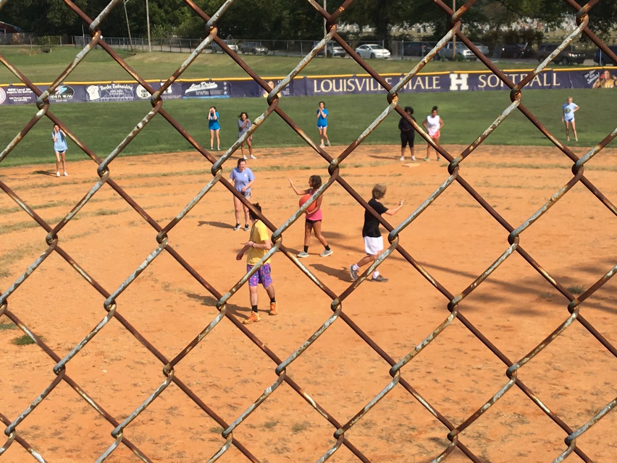 TheBrooknBreck's tweet photo. If you’re not here at the @raiseGOLD Kickball Tournament what are you doing?! https://t.co/t2rsD316wa