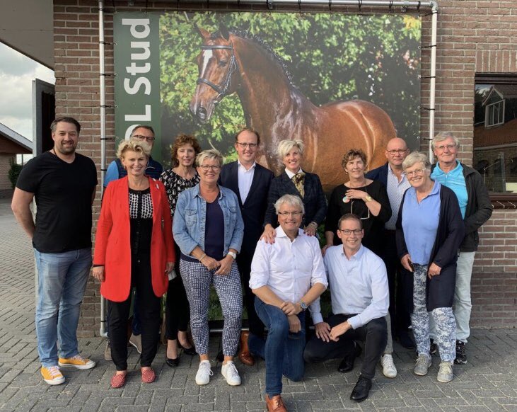 cdaleeuwarden's tweet photo. Met fractie en bestuur een werkbezoek gehad bij VDL Stud, een gerenommeerd internationaal paardenbedrijf. Daarna lekker hapje eten in #easterlittens. Klaar voor nieuwe jaar! #teamcda #fractie #bestuur https://t.co/GVaWHlFVqW