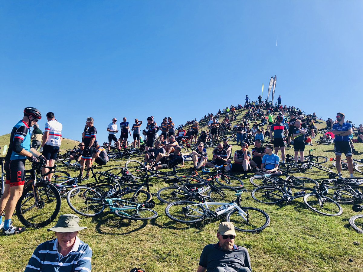 So good to see so many local cycling clubs today on the tour route &amp; the hilltop finish.
Cycling is awesome in Warwickshire 👏🏼👏🏼
<a href="/kenilworthwhlrs/">kenilworthwheelers</a> <a href="/RLSCyclingClub/">RoyalLeamingtonSpaCC</a> <a href="/welleswheelers/">Wellesbourne Wheelers</a> <a href="/DynamicRidesUK/">Dynamic Rides</a> <a href="/BanburyStarCC/">Banbury Star CC</a> <a href="/coventrycycling/">coventrycyclingclub</a> #warwickshire <a href="/TourofBritain/">Lloyds Tour of Britain</a> #cycling