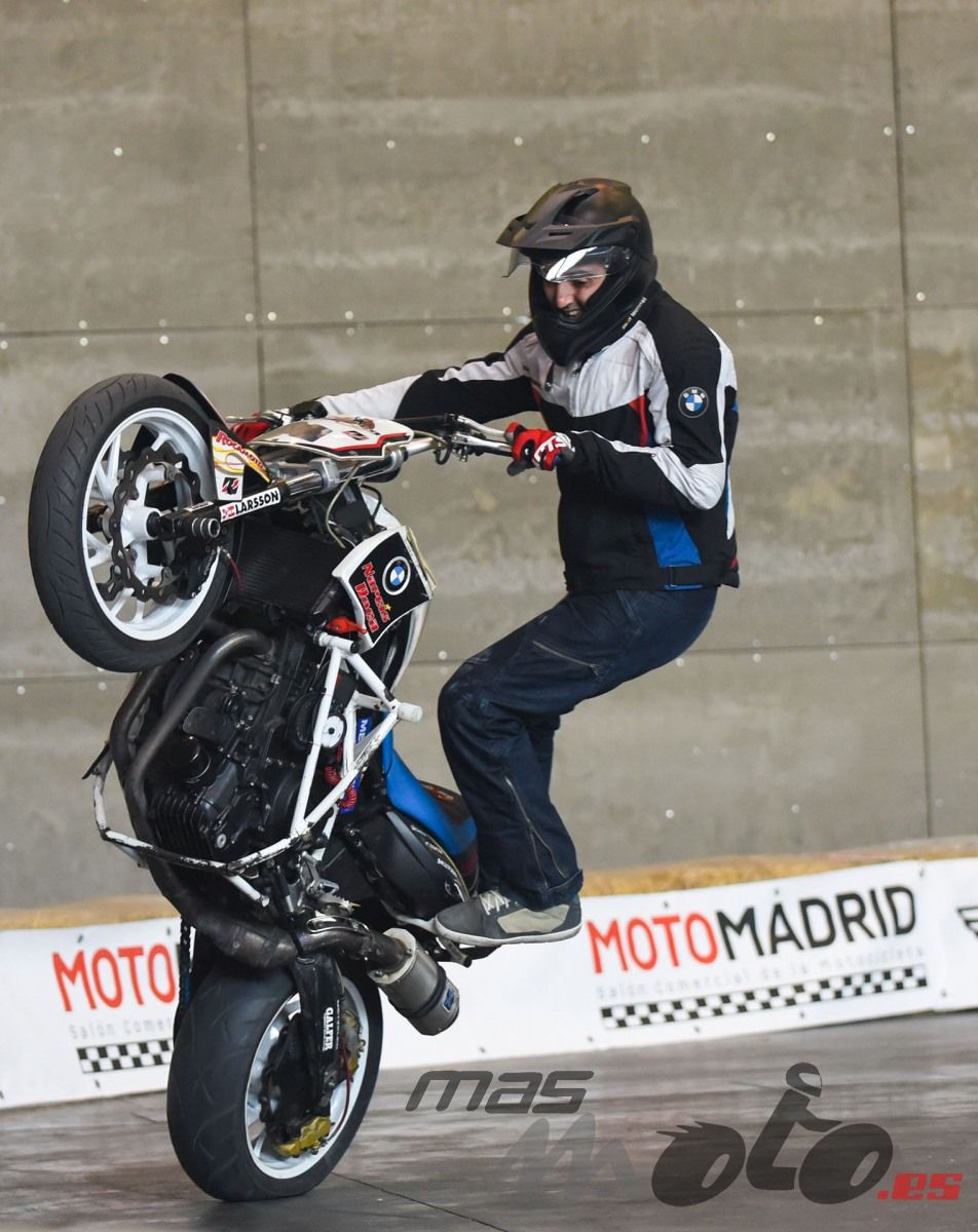 #StuntFriday | @narcisrocastunt en el show del Salón MotoMadrid. 📸 @Laurams23 📍 @MotoMadrid Más fotos: masmoto.es/galerias/motom…