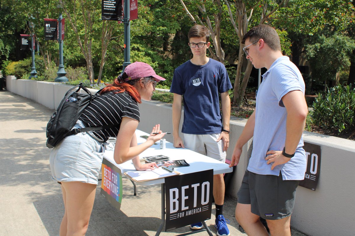 SCBetoStudents's tweet photo. We tabled at @UofSC this afternoon to keep the momentum going from last night’s debate. If you missed us this time, we’ll be back soon! #talktoeveryone https://t.co/kHVHXB8wrg