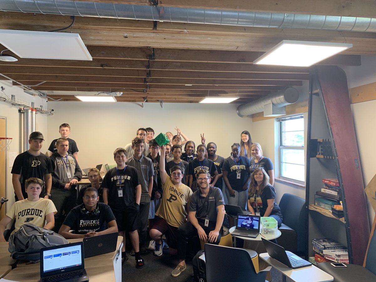 mrDuffey_3's tweet photo. Introducing the 2019 @PPHSIndyNorth robotics team, coming to a championship near you!   #squad @VEXRobotics #towertakeover https://t.co/g3HhFg4Qja