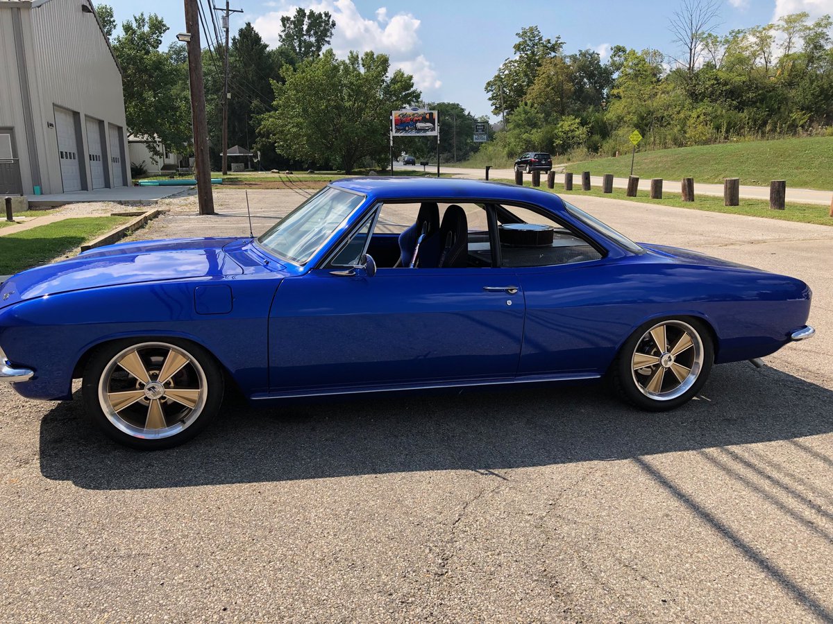 What a great looking Corvair at the shop, let’s go racing🏁🏁