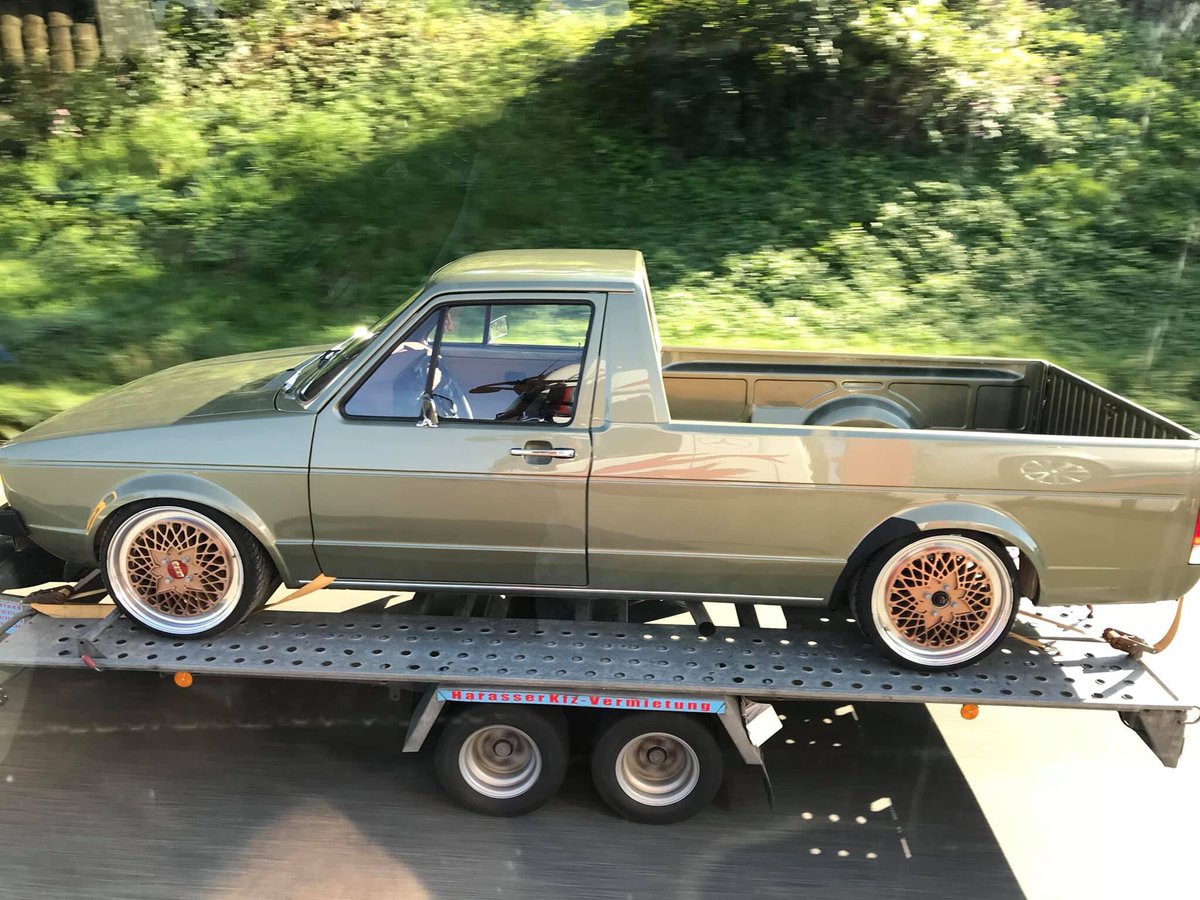 GOLFMK1's tweet photo. Met a fresh caddy on the road 😎💪🏻 #mk1 #mk1s #caddymk1 #mk1caddy https://t.co/jZhA1yscaL