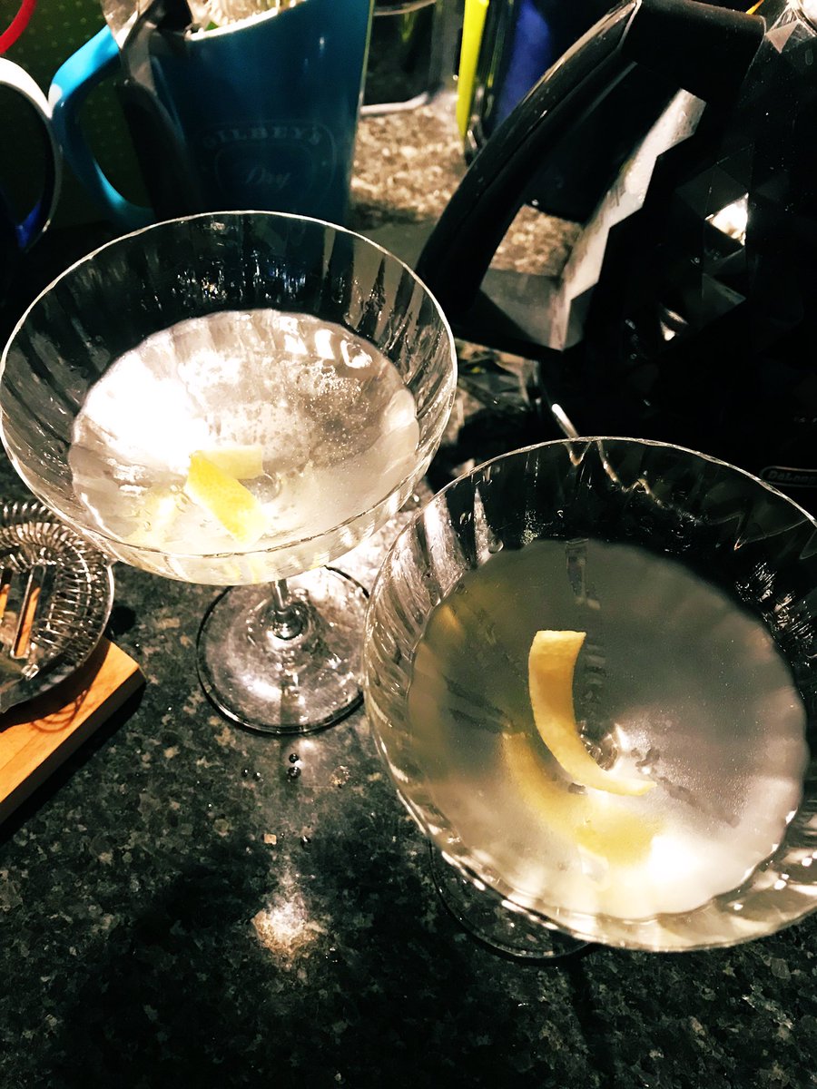 Gintlemen's tweet photo. It’s been a long time between drinks, so making it worthwhile @AviationGin #Martini #chinchin https://t.co/yuLsOjQCMP