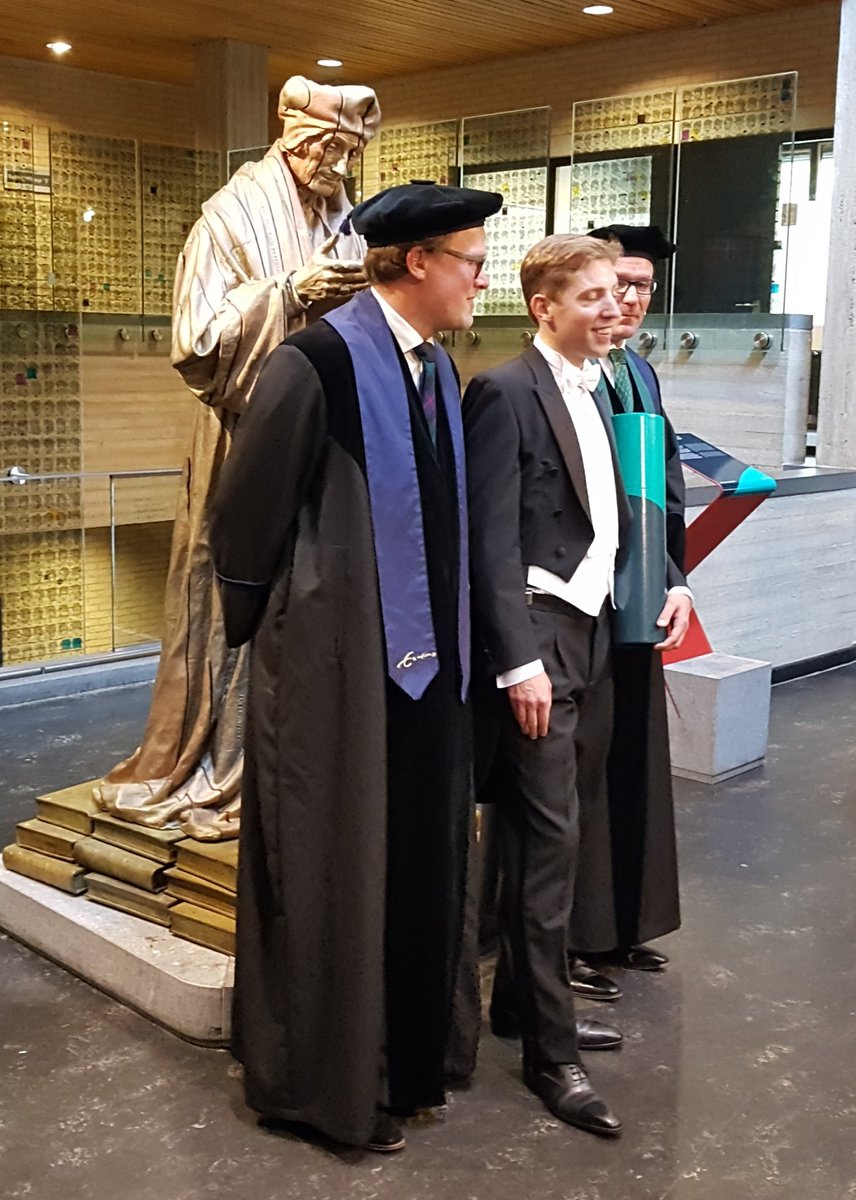 Since today: Dr. Fabian Nullmeier, here accompanied by his promotors and Desiderius Erasmus.