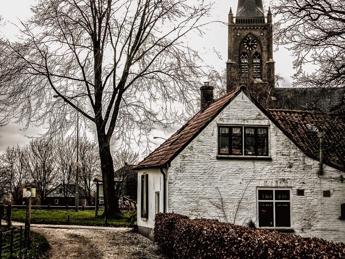 Loop zondag 15 sept mee met de Verhalenwandeling van IVN Oss. 
10 u verzamelen bij het Willibrordusputje, Willibrordusweg in Oss. Natuur en korte verhaaltjes over o.a. bewoners van de hei.
ivn.nl/afdeling/ivn-o…
